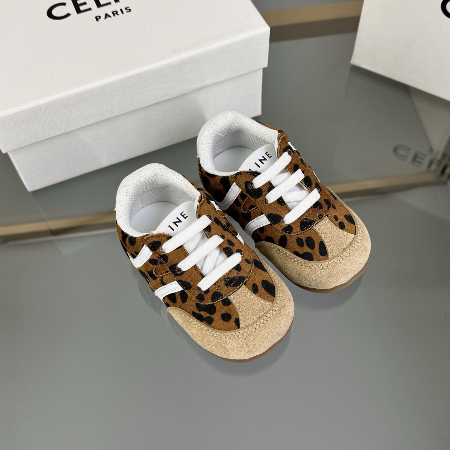 Children's shoes child